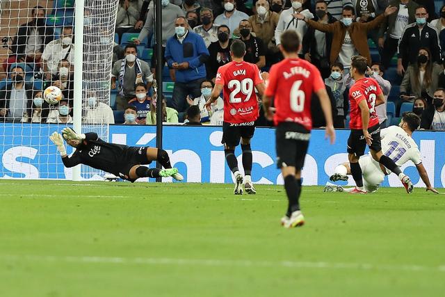 第61期两张球星卡就能买座岛？