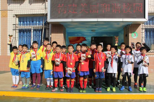 赵嘉义30分青岛胜同曦 贺希宁21分深圳负新疆